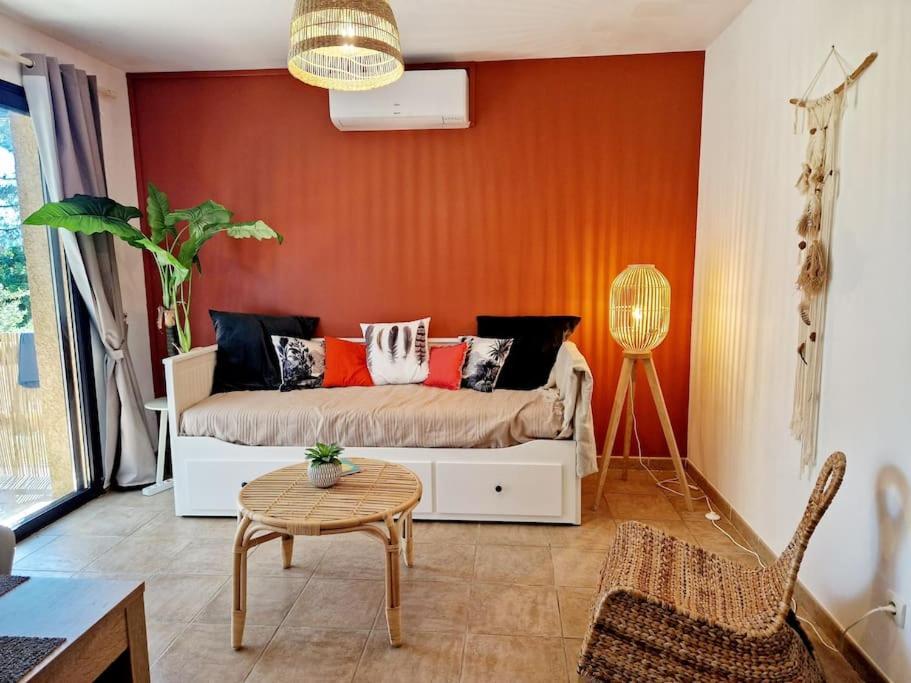 Mini 69 - Piscine Chauffee Ferienhaus